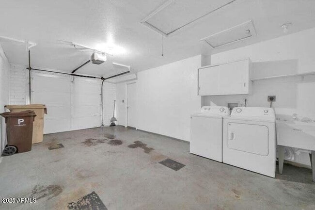 Building Photo - 9639 W Cinnabar Ave
