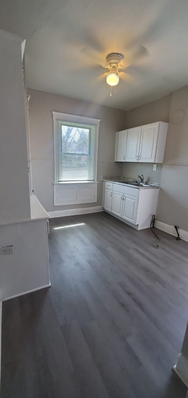 Building Photo - 1527 Dixmont Ave