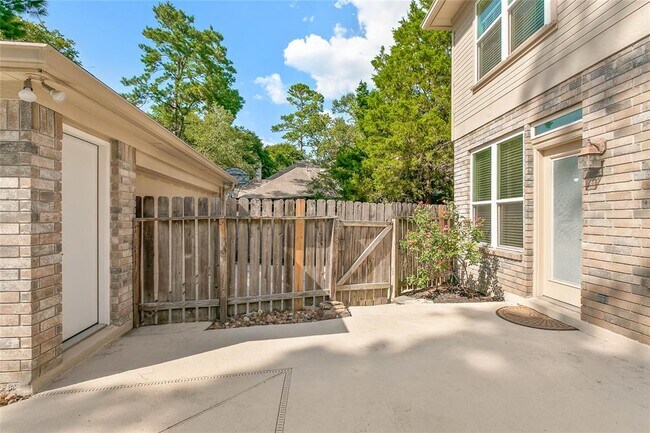 Building Photo - 304 E Golden Arrow Cir