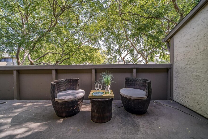 Patio - 1178 N Abbott Ave