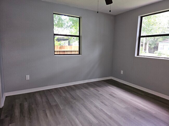 Building Photo - 1407 W 31st St