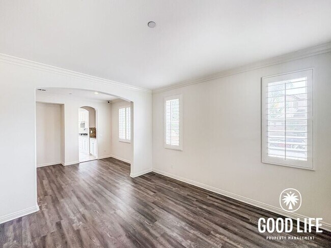 Building Photo - 3896 Lake Cir Dr