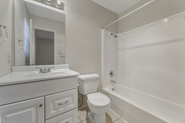 Building Photo - CV-AUS8904 Pineridge