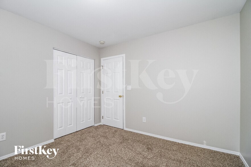Building Photo - 530 Martha Ct
