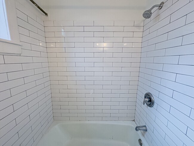 Building Photo - 336 Lombard St