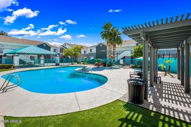 Building Photo - 3065 N 67th Ave