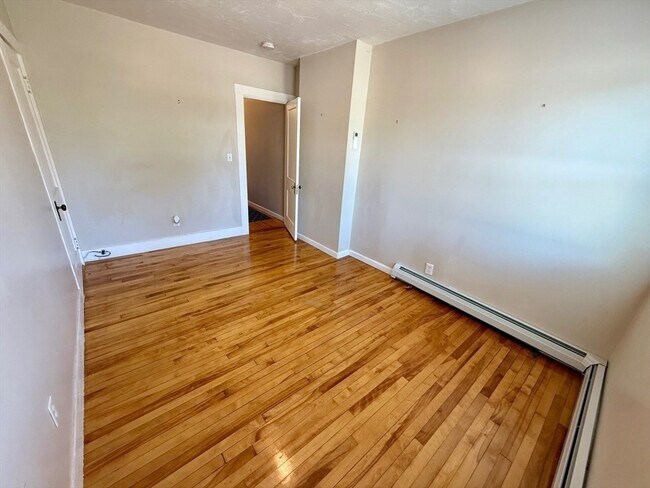 Building Photo - 104 S Main St