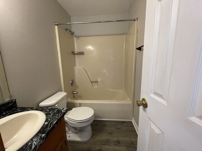 Building Photo - 131 Bellmont Dr