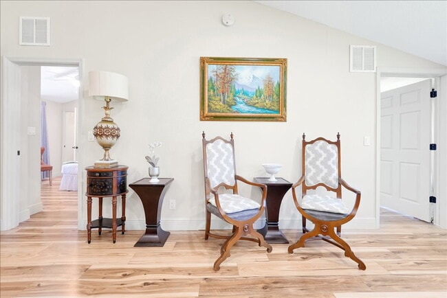 Building Photo - "ALL UTILITIES INCLUDED & Fully Furnished! Stunning 4-Bed, 3-Bath Townhome in Haines City"