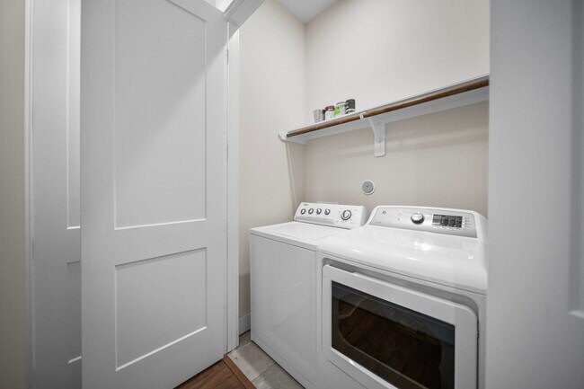 Building Photo - 5415 Margarita St