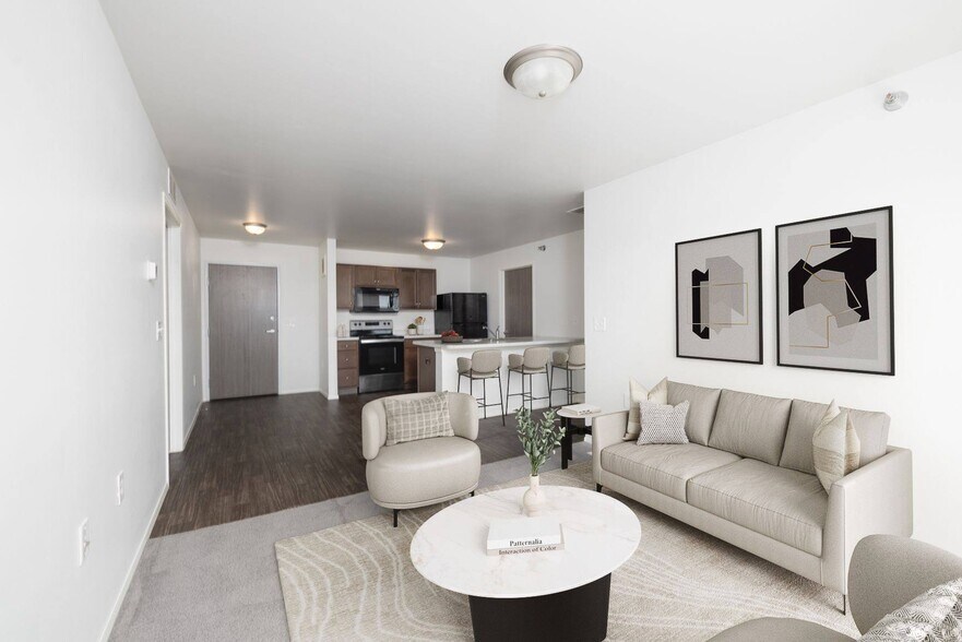 Building Photo - Lux North