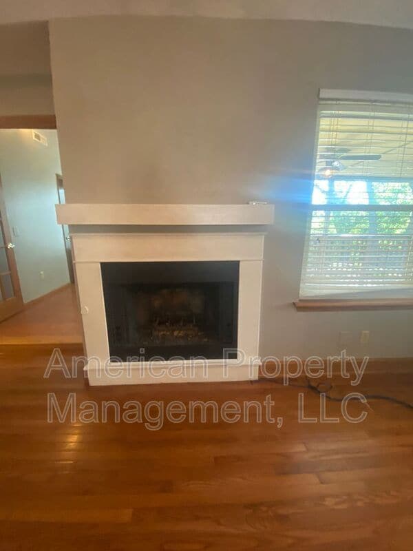 Building Photo - 4729 S Ironwood Ave