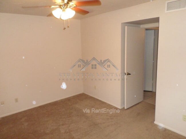 Building Photo - 6602 E Juniper Ave