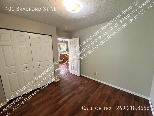 Building Photo - 401 Bradford St NE