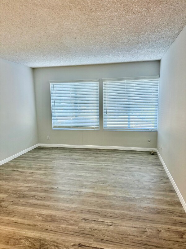 Building Photo - 17440 Burbank Blvd