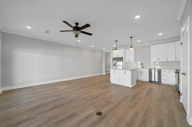 Building Photo - 100 Beach Dr