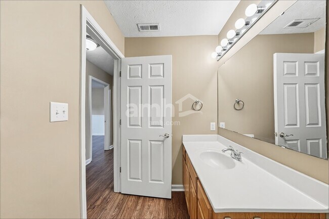 Building Photo - 2521 Monarchy Ln