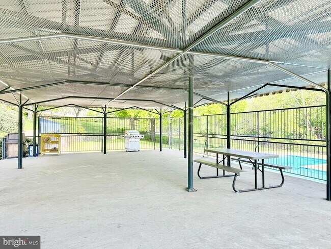 Building Photo - 10201 Grosvenor Pl