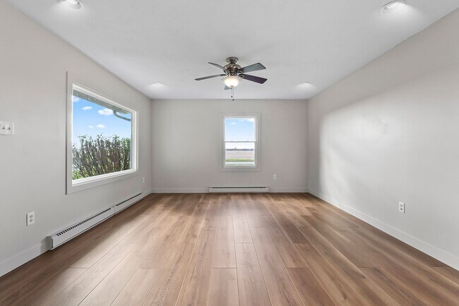 Building Photo - ** Move in Special ** Remodeled 3-Bedroom, 1-Bathroom Home with Garage & Fenced Yard – $1,800/Month