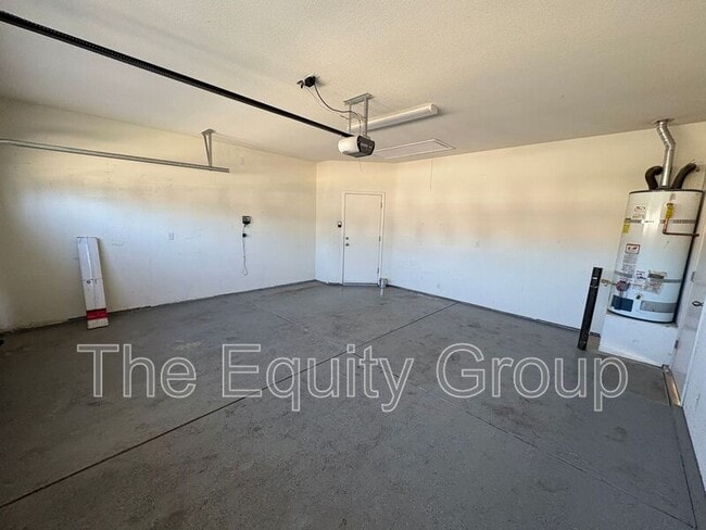 Building Photo - 6227 W Oak Ave