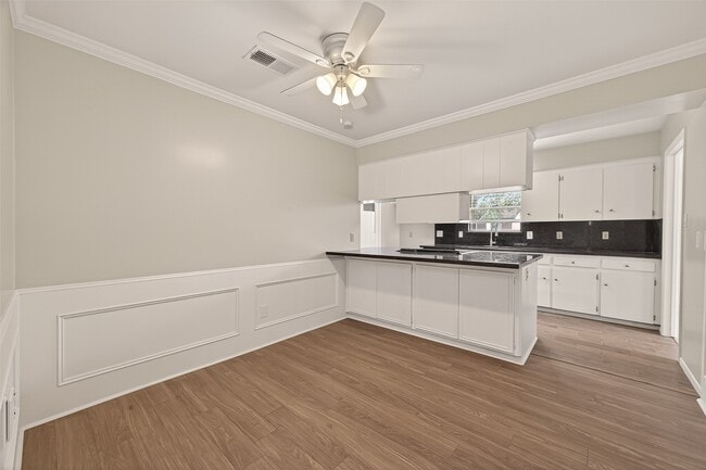 Building Photo - 9502 Skyline Dr