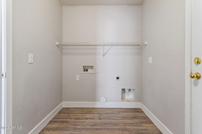 Building Photo - 1009 S 239th Dr