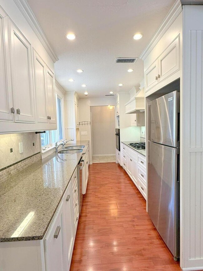 Building Photo - Sprawling Westside Walnut Creek Ranch Home...