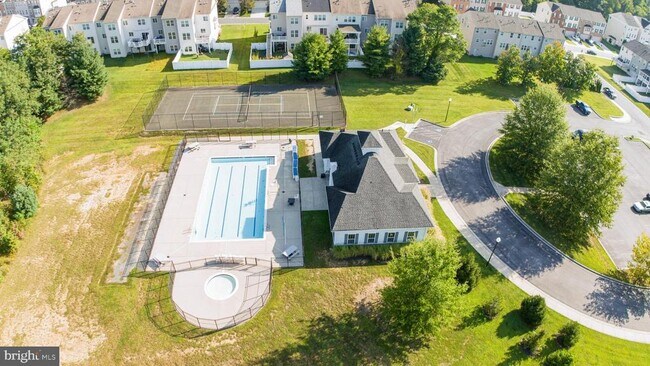 Building Photo - 1650 Mohegan Dr