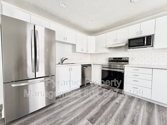 Building Photo - 3183 S 945 E