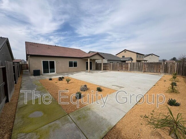 Building Photo - 2234 S Oakhurst Ct