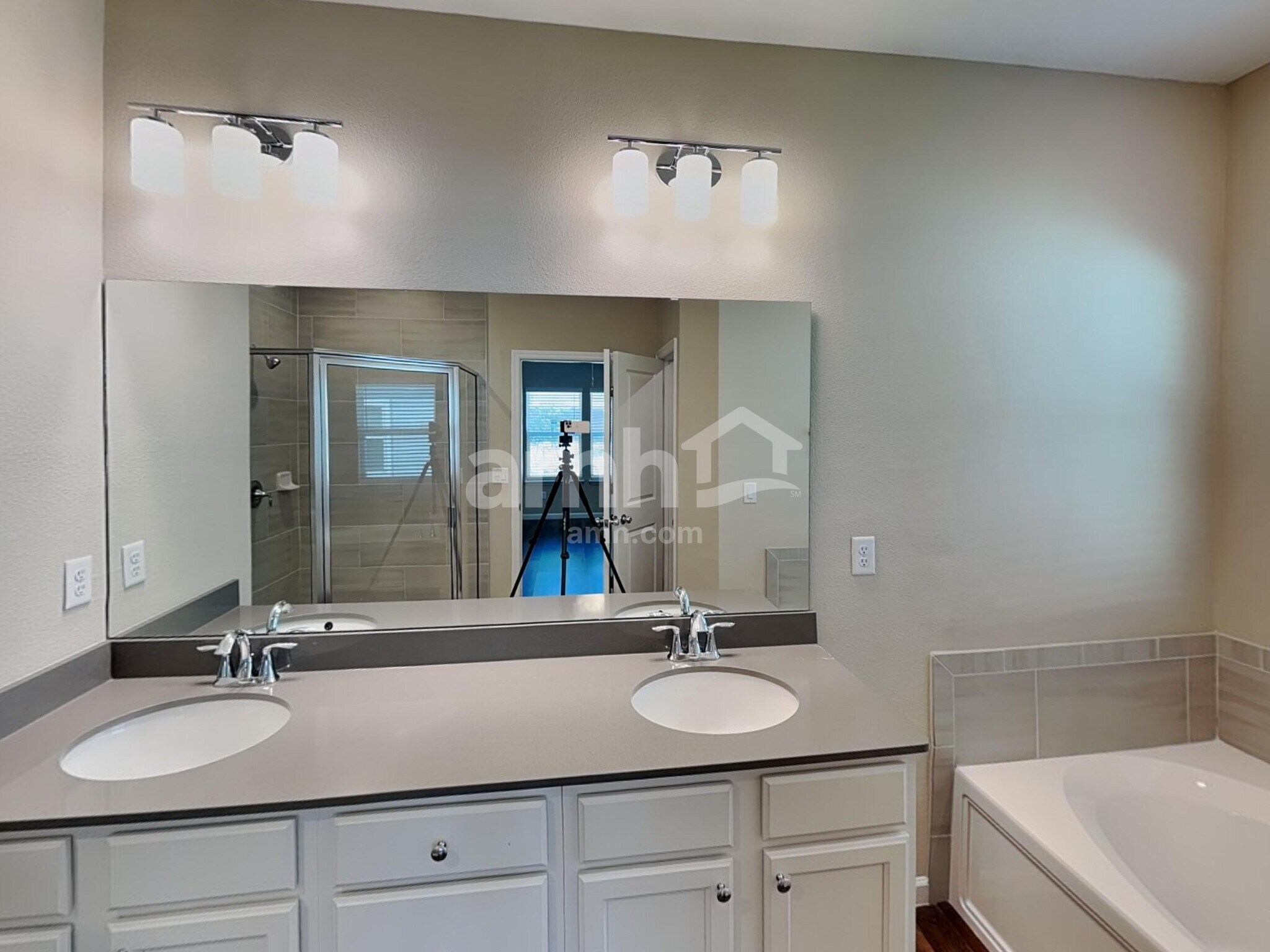Building Photo - 204 Hemlock Pt