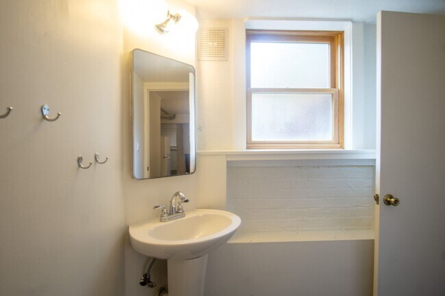 Building Photo - Amazing Find! Spacious Daylight Basement Studio with Loads of Character!