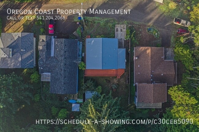 Building Photo - 3040 SE Dune Ave