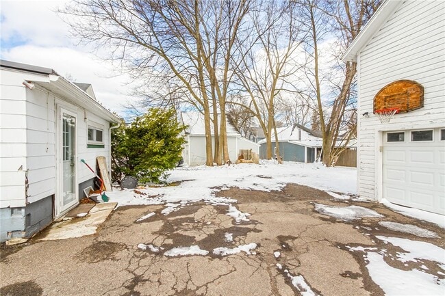 Building Photo - 98 South Ave