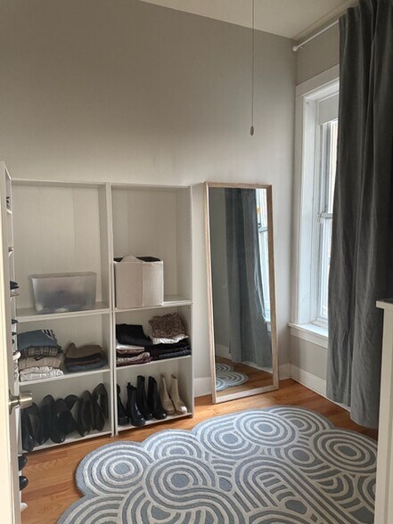 Building Photo - 1043 W Grand Ave