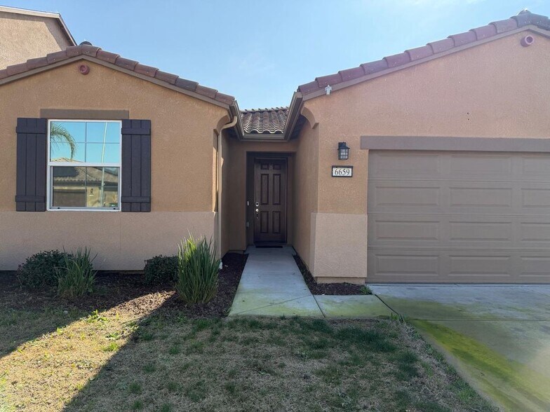 Building Photo - 6659 E Vassar Ave