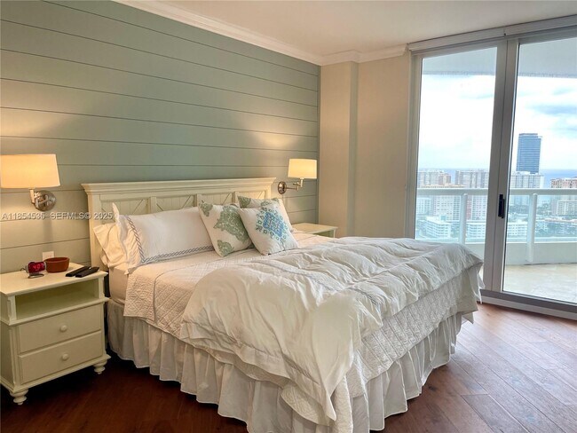 Building Photo - 21050 Point Pl