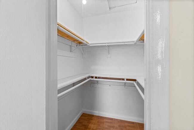 Building Photo - 4787 Gulfstream Rd