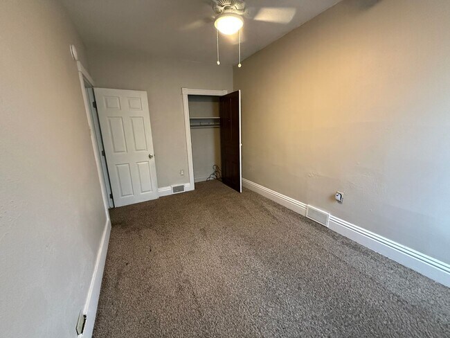 Building Photo - Cozy Home - Munhall