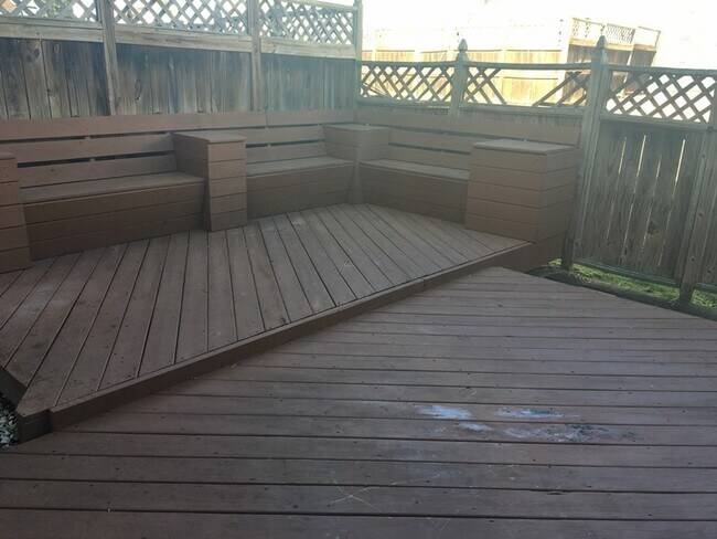 Building Photo - Gas Fireplace! Fenced-in Patio! Storage Space!