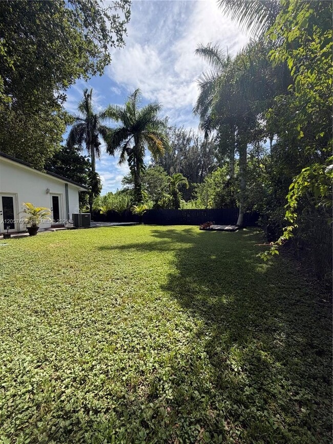 Building Photo - 15700 N Miami Ave