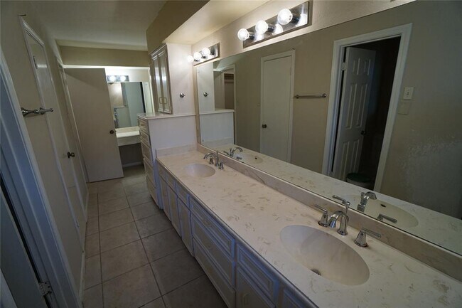 Building Photo - 7827 Candle Ln