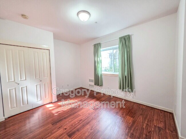 Building Photo - 2018 17th Ave NE