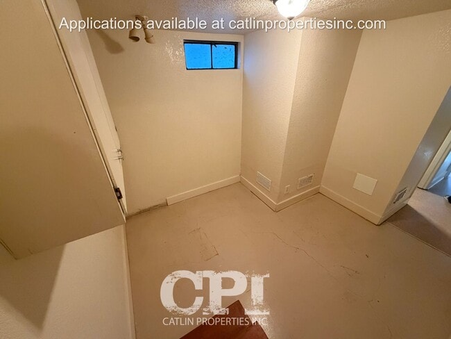 Building Photo - 704 1/2 Academy St.