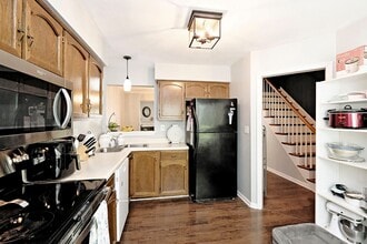 Building Photo - Pet-Friendly Forest Lakes North Townhome