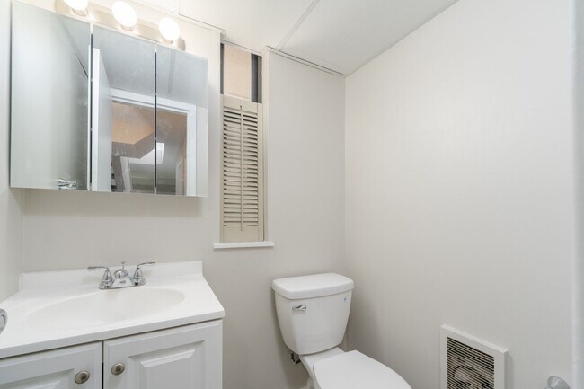 Building Photo - 2218 Clove Terrace