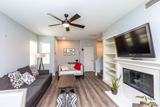 Building Photo - **YOU CAN HAVE IT ALL **MISSION VALLEY***2...