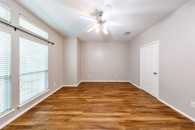 Building Photo - 1247 W 17th St