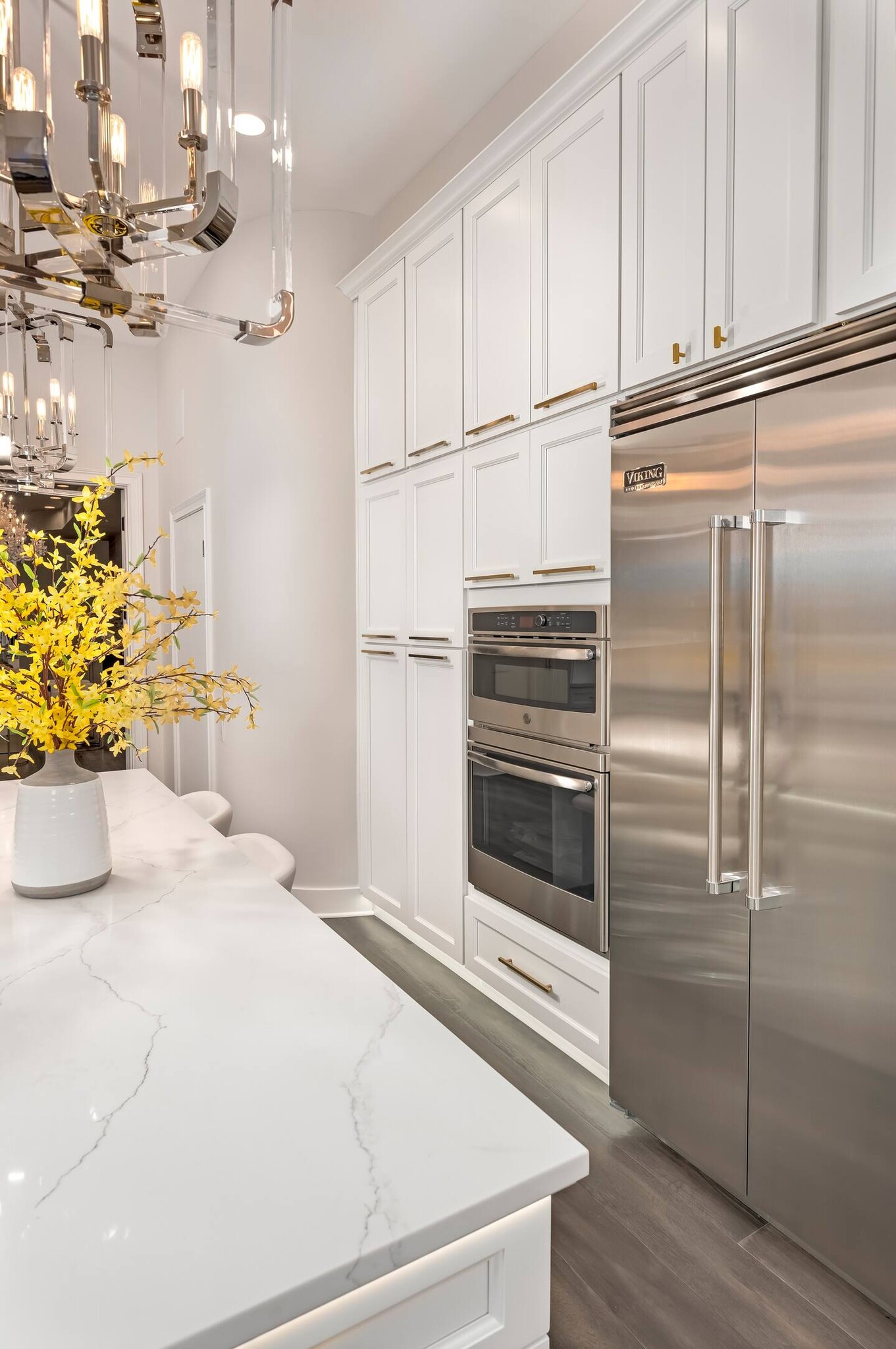 Building Photo - 32 E Bellevue Plz