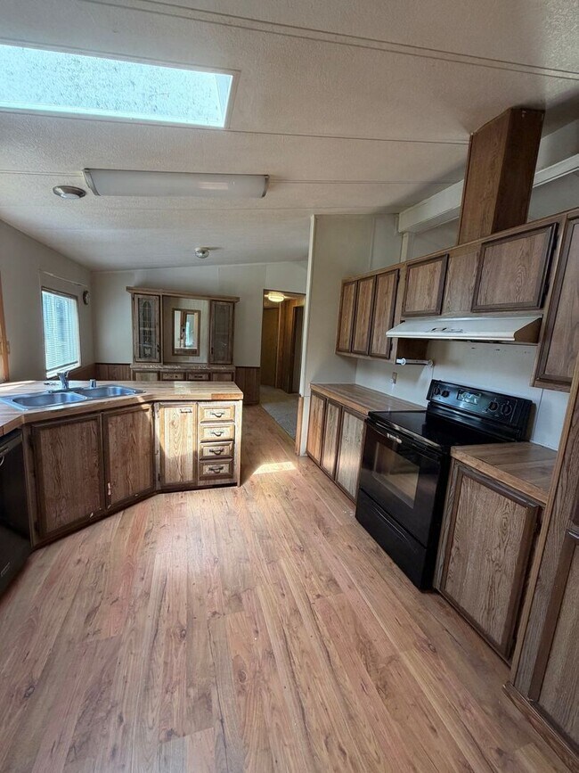 Building Photo - 3 bedroom 2 bath manufactured home in Arlington